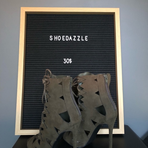 Shoe Dazzle Olive sandals - Picture 2 of 2